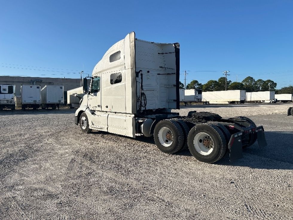 Sleeper Tractor-Heavy Duty Tractors-Volvo-2022-VNL64760-Plant City-FL-607,241\n\t\tmiles-$ 59,500 - Image 5