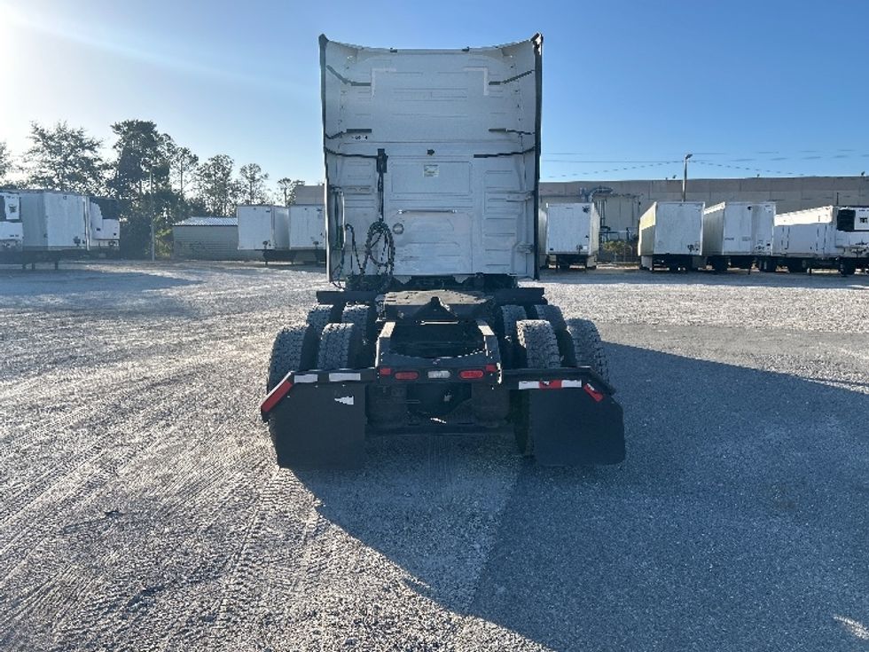 Sleeper Tractor-Heavy Duty Tractors-Volvo-2022-VNL64760-Plant City-FL-607,241\n\t\tmiles-$ 59,500 - Image 6