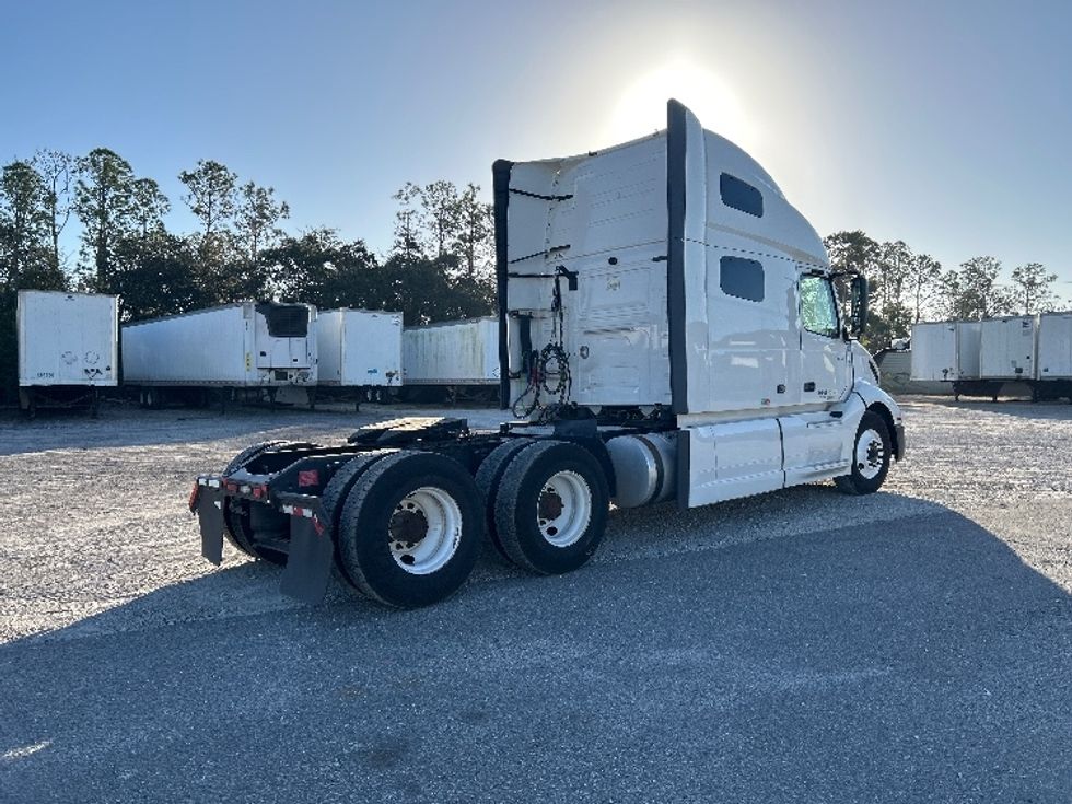 Sleeper Tractor-Heavy Duty Tractors-Volvo-2022-VNL64760-Plant City-FL-607,241\n\t\tmiles-$ 59,500 - Image 7