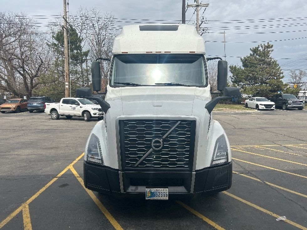 Sleeper Tractor-Heavy Duty Tractors-Volvo-2022-VNL64760-Plymouth-MI-298,753\n\t\tmiles-$ 83,500 - Image 2