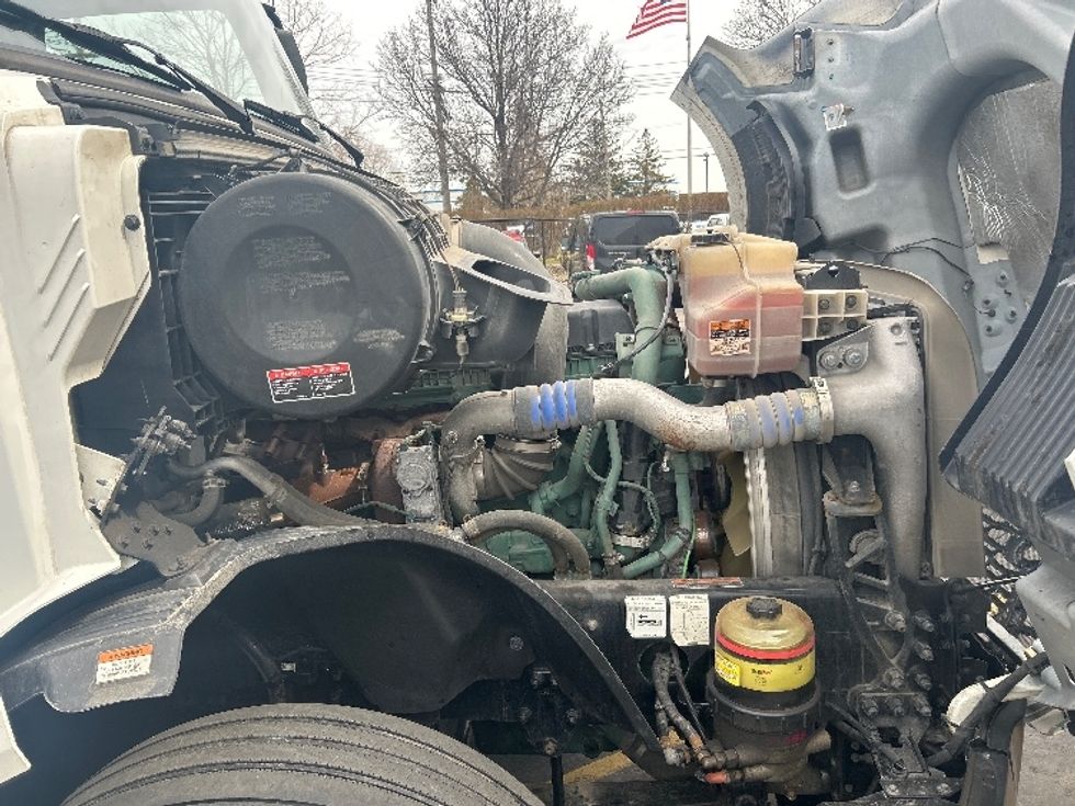 Sleeper Tractor-Heavy Duty Tractors-Volvo-2022-VNL64760-Plymouth-MI-298,753\n\t\tmiles-$ 83,500 - Image 20