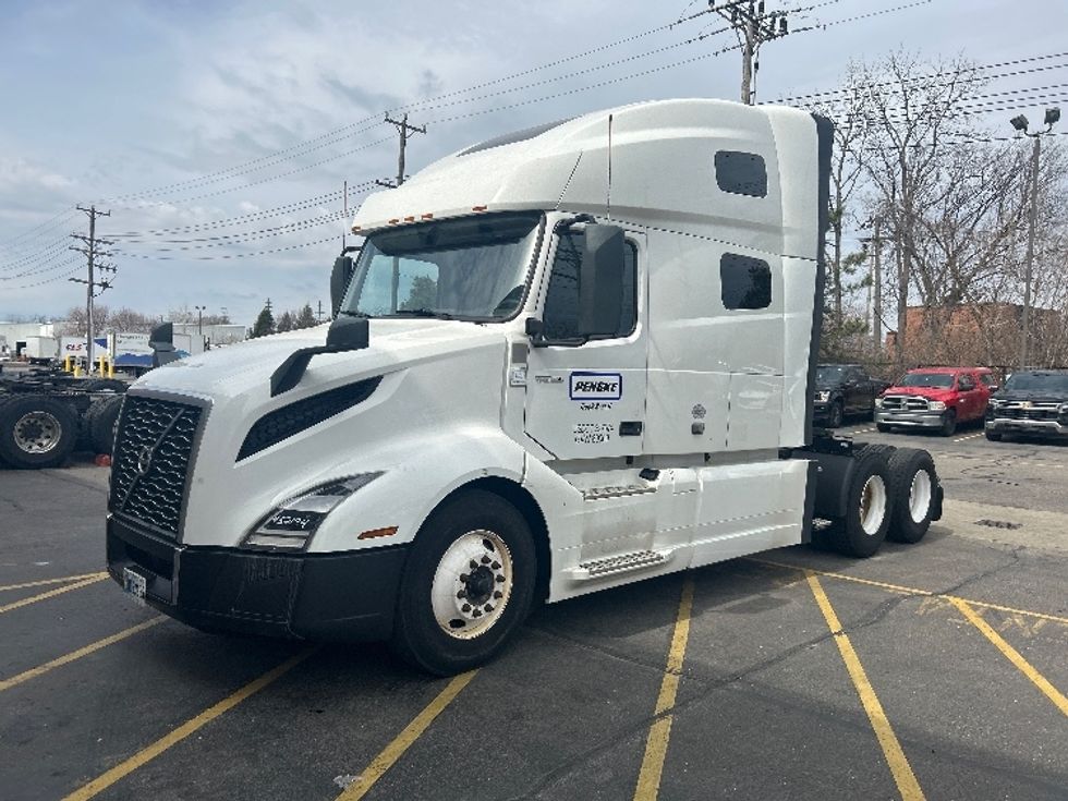 Sleeper Tractor-Heavy Duty Tractors-Volvo-2022-VNL64760-Plymouth-MI-298,753\n\t\tmiles-$ 83,500 - Image 3