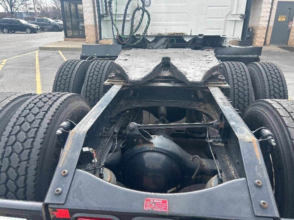 Sleeper Tractor-Heavy Duty Tractors-Volvo-2022-VNL64760-Plymouth-MI-298,753\n\t\tmiles-$ 83,500 - Image 6