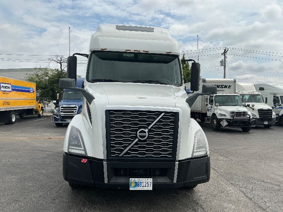 Sleeper Tractor-Heavy Duty Tractors-Volvo-2022-VNL64760-Poplar Bluff-MO-422,011\n\t\tmiles-$ 85,250 - Image 2
