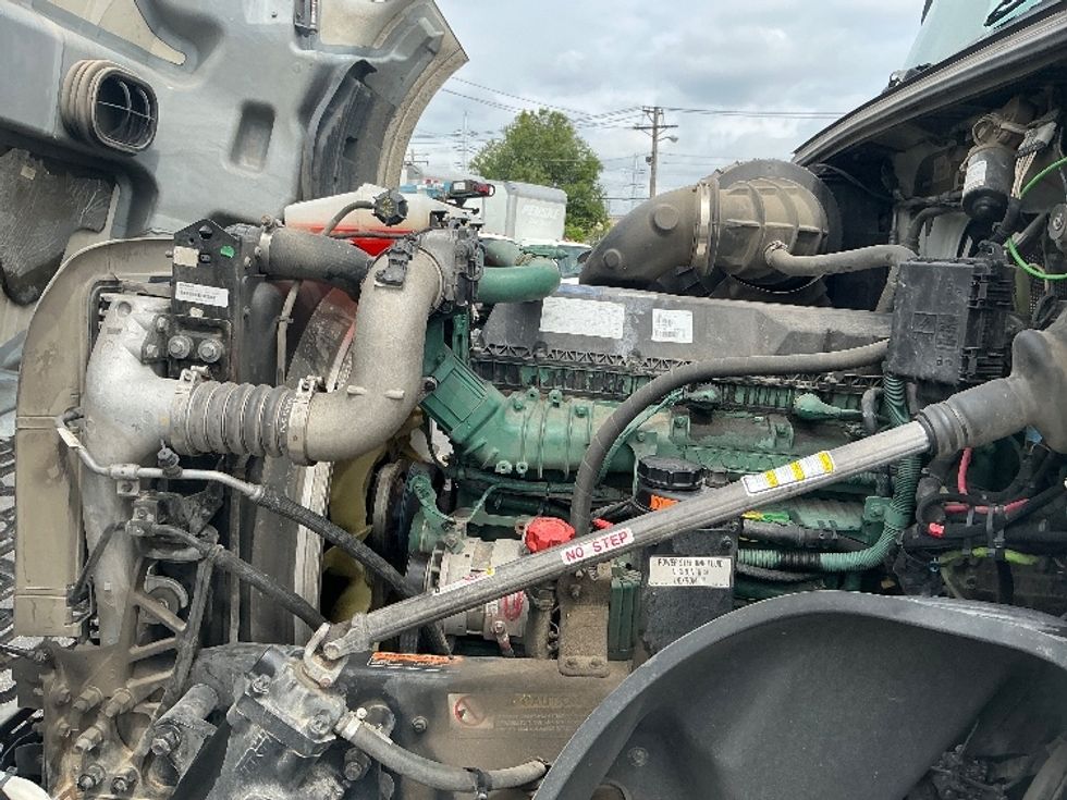 Sleeper Tractor-Heavy Duty Tractors-Volvo-2022-VNL64760-Poplar Bluff-MO-422,011\n\t\tmiles-$ 85,250 - Image 21