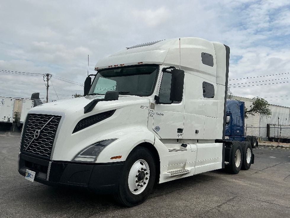 Sleeper Tractor-Heavy Duty Tractors-Volvo-2022-VNL64760-Poplar Bluff-MO-422,011\n\t\tmiles-$ 85,250 - Image 3