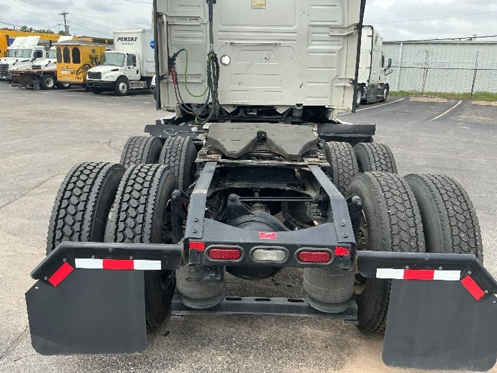 Sleeper Tractor-Heavy Duty Tractors-Volvo-2022-VNL64760-Poplar Bluff-MO-422,011\n\t\tmiles-$ 85,250 - Image 6