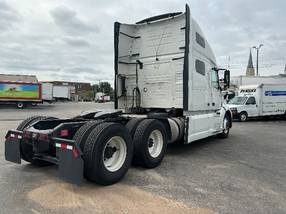 Sleeper Tractor-Heavy Duty Tractors-Volvo-2022-VNL64760-Poplar Bluff-MO-422,011\n\t\tmiles-$ 85,250 - Image 7