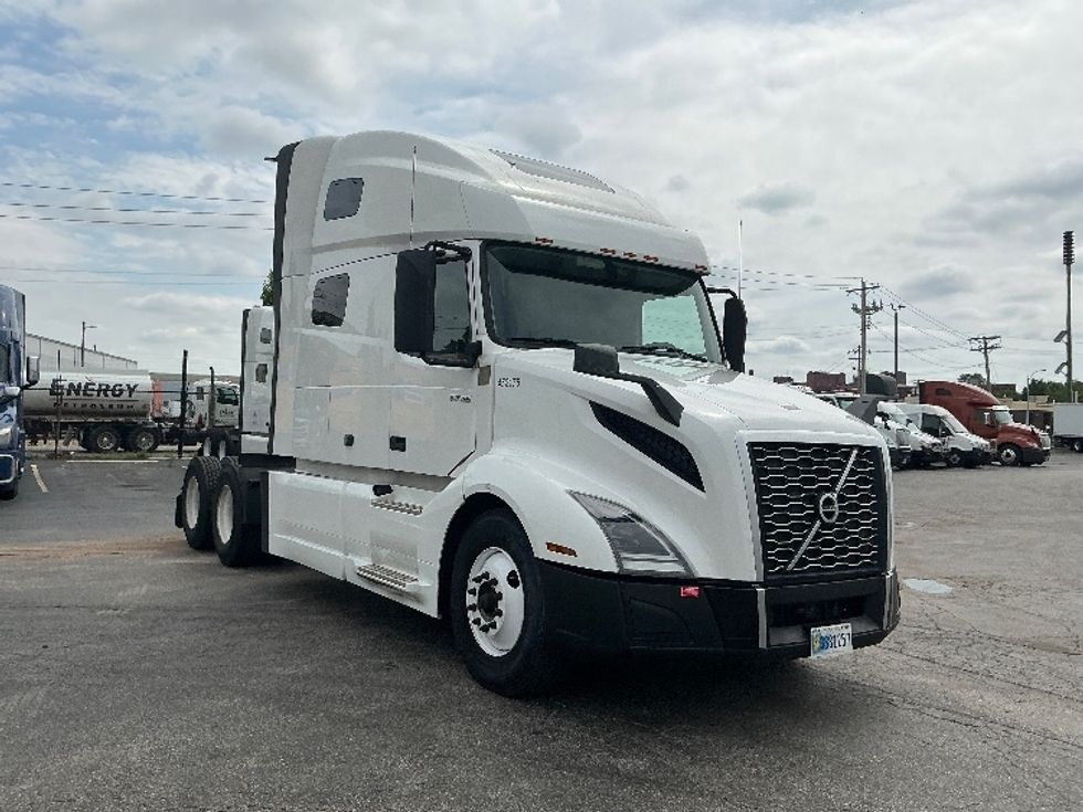 Sleeper Tractor-Heavy Duty Tractors-Volvo-2022-VNL64760-Poplar Bluff-MO-422,011\n\t\tmiles-$ 85,250 - Image 9