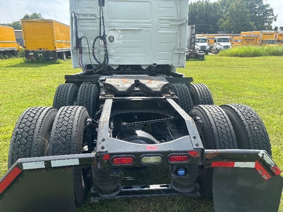 Sleeper Tractor-Heavy Duty Tractors-Volvo-2022-VNL64760-Poplar Bluff-MO-481,564\n\t\tmiles-$ 75,000 - Image 5