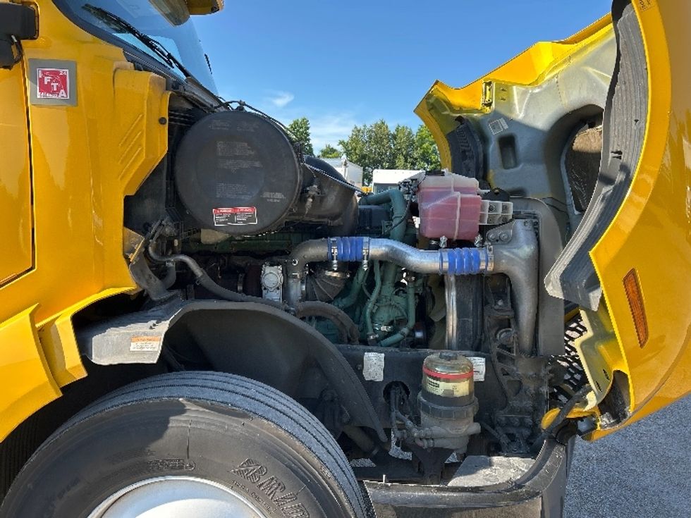 Sleeper Tractor-Heavy Duty Tractors-Volvo-2022-VNL64760-Poplar Bluff-MO-502,727\n\t\tmiles-$ 74,250 - Image 20