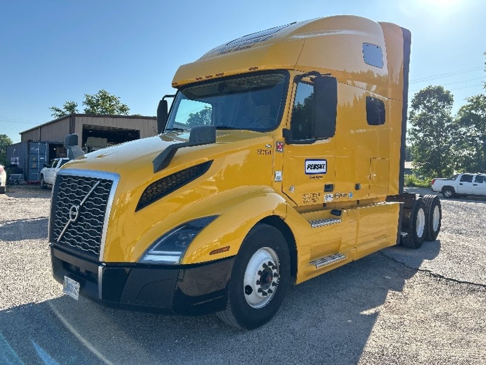 Sleeper Tractor-Heavy Duty Tractors-Volvo-2022-VNL64760-Poplar Bluff-MO-502,727\n\t\tmiles-$ 74,250 - Image 3