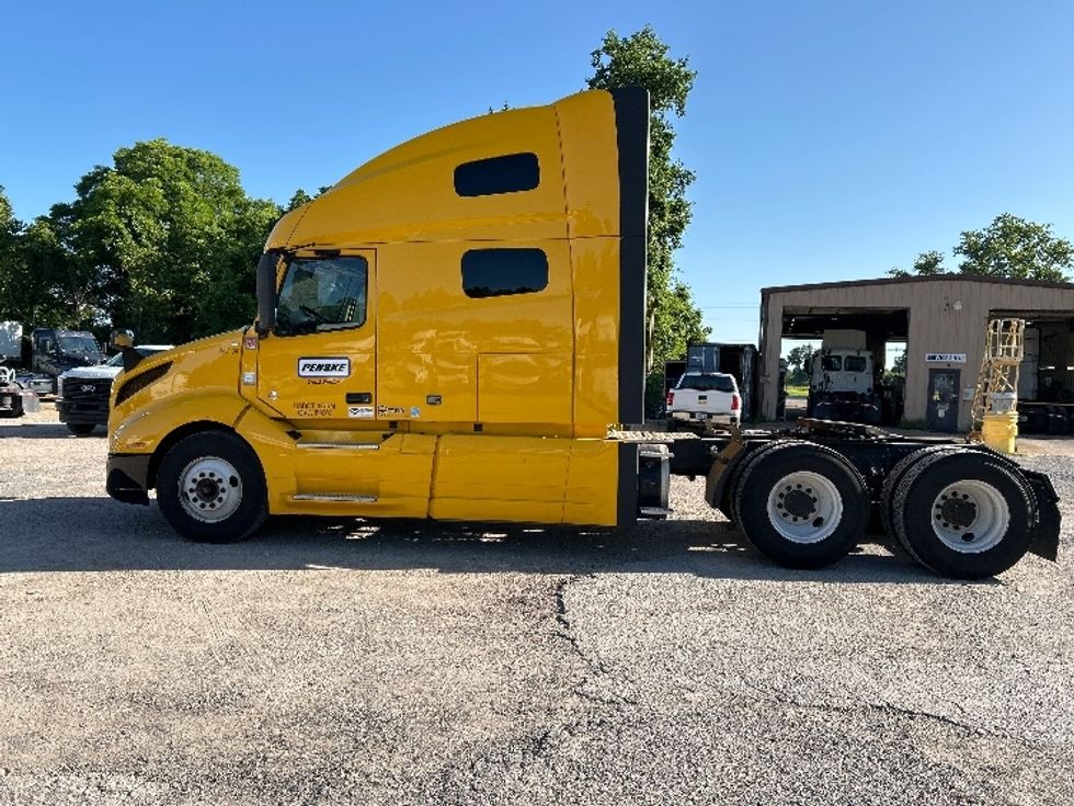 Sleeper Tractor-Heavy Duty Tractors-Volvo-2022-VNL64760-Poplar Bluff-MO-502,727\n\t\tmiles-$ 74,250 - Image 4