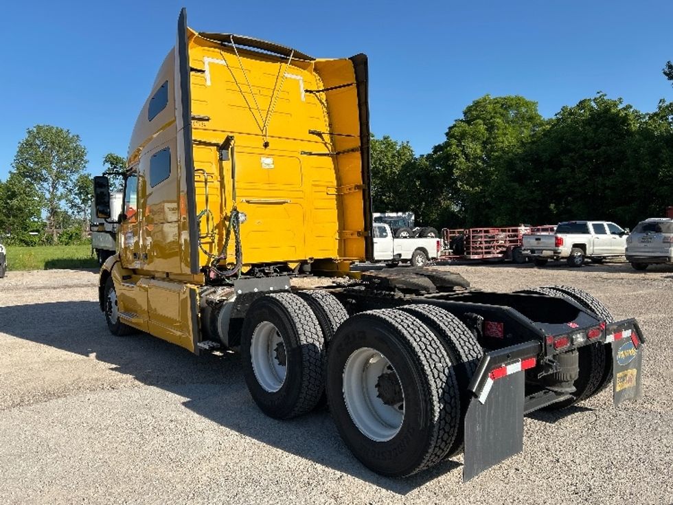 Sleeper Tractor-Heavy Duty Tractors-Volvo-2022-VNL64760-Poplar Bluff-MO-502,727\n\t\tmiles-$ 74,250 - Image 5