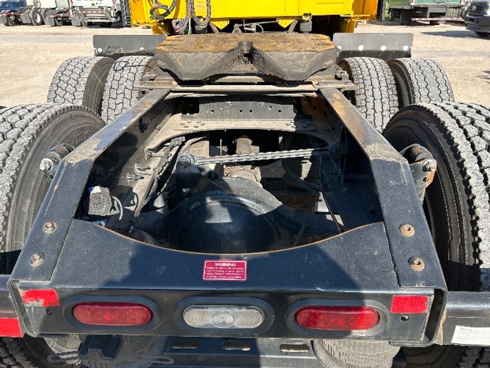 Sleeper Tractor-Heavy Duty Tractors-Volvo-2022-VNL64760-Poplar Bluff-MO-502,727\n\t\tmiles-$ 74,250 - Image 6