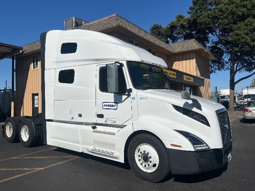 Sleeper Tractor-Heavy Duty Tractors-Volvo-2022-VNL64760-Portland-OR-241,328\n\t\tmiles-$ 108,750 - Image 1