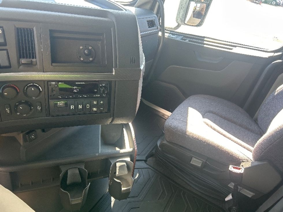 Sleeper Tractor-Heavy Duty Tractors-Volvo-2022-VNL64760-Portland-OR-241,328\n\t\tmiles-$ 108,750 - Image 10