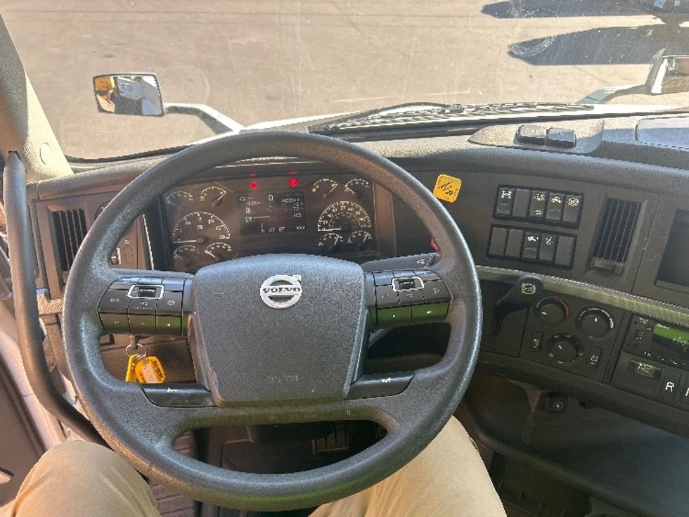 Sleeper Tractor-Heavy Duty Tractors-Volvo-2022-VNL64760-Portland-OR-241,328\n\t\tmiles-$ 108,750 - Image 11