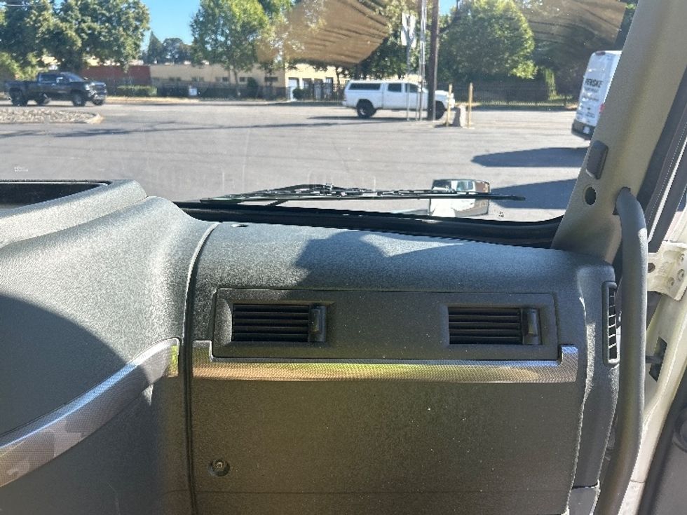 Sleeper Tractor-Heavy Duty Tractors-Volvo-2022-VNL64760-Portland-OR-241,328\n\t\tmiles-$ 108,750 - Image 14