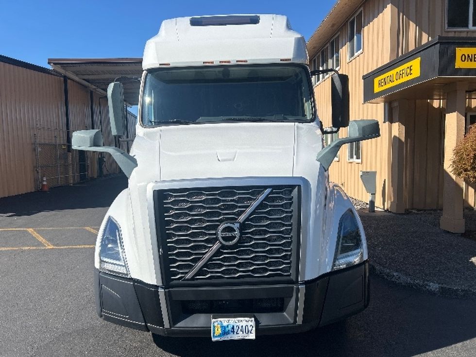 Sleeper Tractor-Heavy Duty Tractors-Volvo-2022-VNL64760-Portland-OR-241,328\n\t\tmiles-$ 108,750 - Image 2