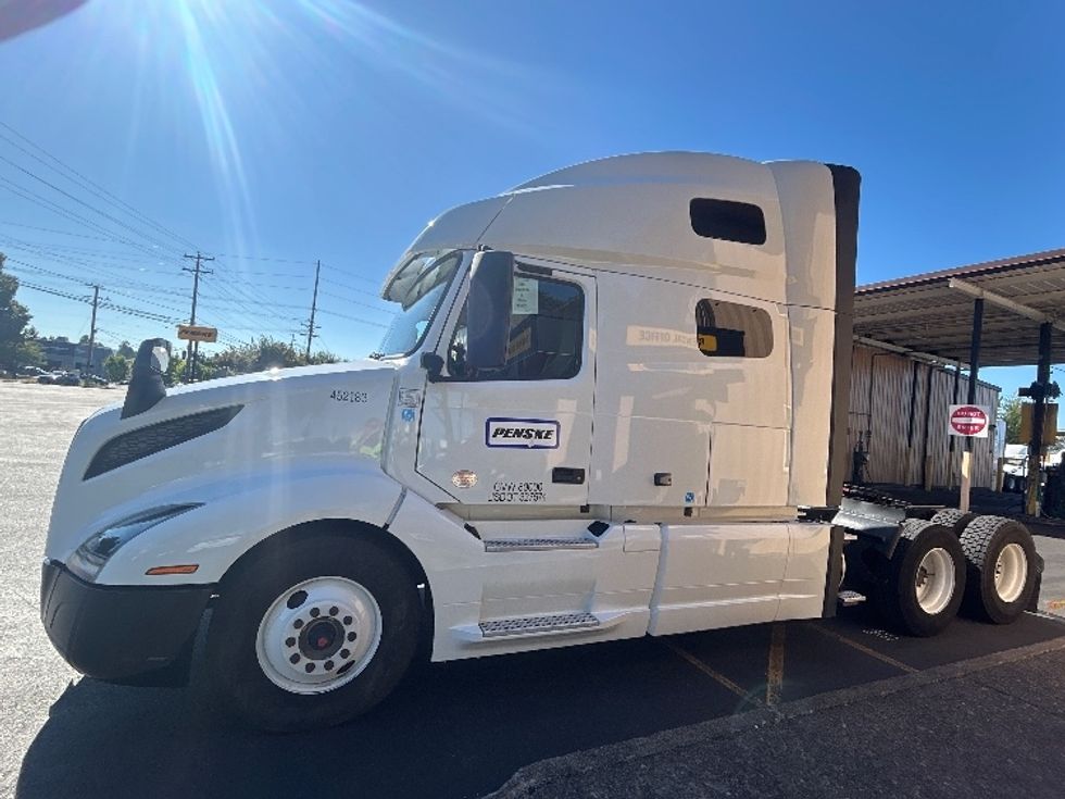 Sleeper Tractor-Heavy Duty Tractors-Volvo-2022-VNL64760-Portland-OR-241,328\n\t\tmiles-$ 108,750 - Image 4