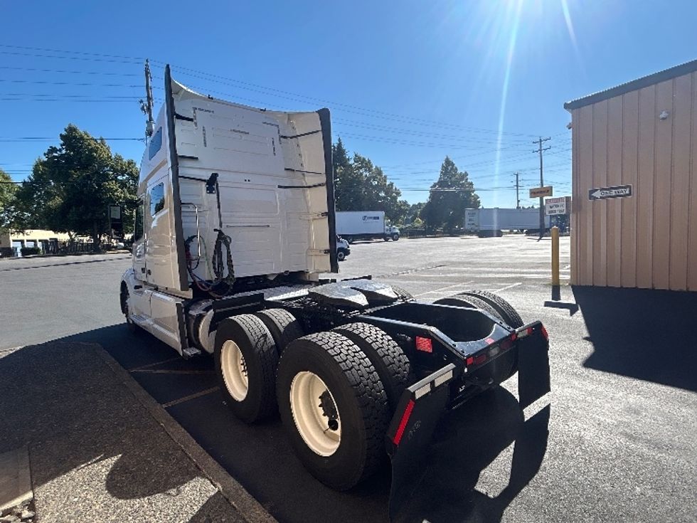 Sleeper Tractor-Heavy Duty Tractors-Volvo-2022-VNL64760-Portland-OR-241,328\n\t\tmiles-$ 108,750 - Image 5