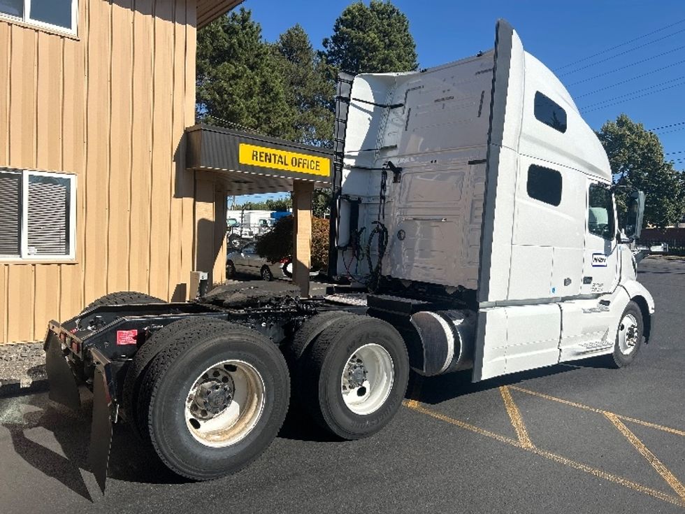 Sleeper Tractor-Heavy Duty Tractors-Volvo-2022-VNL64760-Portland-OR-241,328\n\t\tmiles-$ 108,750 - Image 7