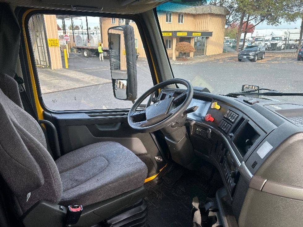 Sleeper Tractor-Heavy Duty Tractors-Volvo-2022-VNL64760-Portland-OR-483,132\n\t\tmiles-$ 78,750 - Image 15