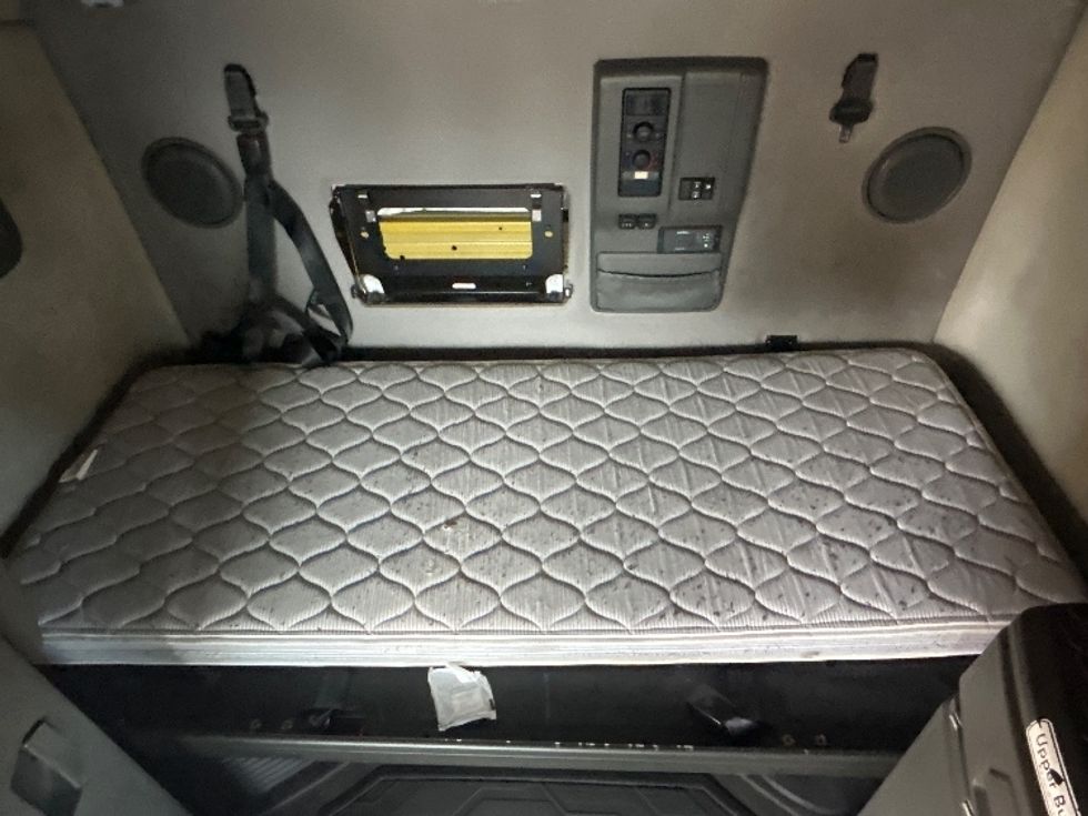 Sleeper Tractor-Heavy Duty Tractors-Volvo-2022-VNL64760-Portland-OR-483,132\n\t\tmiles-$ 78,750 - Image 17