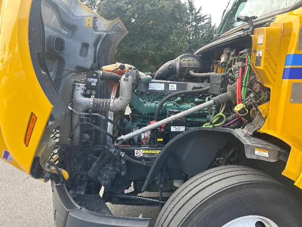 Sleeper Tractor-Heavy Duty Tractors-Volvo-2022-VNL64760-Portland-OR-483,132\n\t\tmiles-$ 78,750 - Image 21