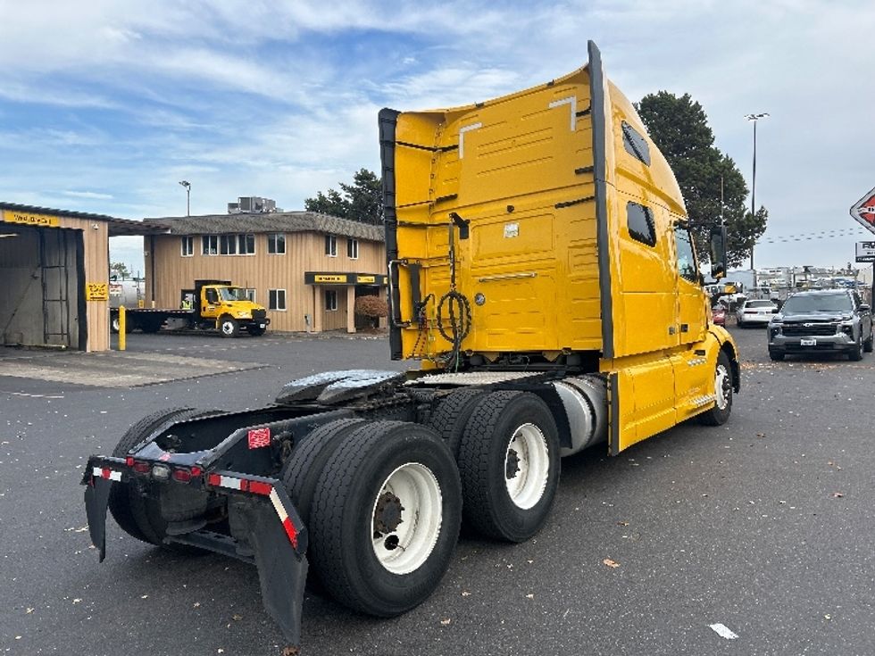 Sleeper Tractor-Heavy Duty Tractors-Volvo-2022-VNL64760-Portland-OR-483,132\n\t\tmiles-$ 78,750 - Image 7