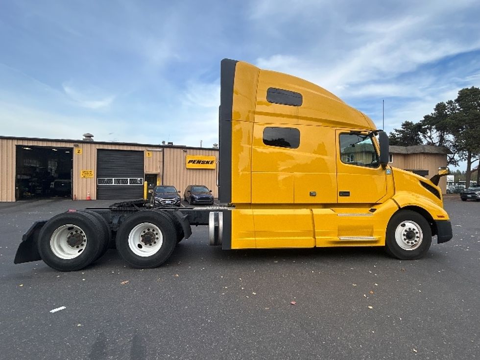 Sleeper Tractor-Heavy Duty Tractors-Volvo-2022-VNL64760-Portland-OR-483,132\n\t\tmiles-$ 78,750 - Image 8