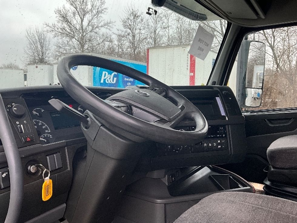 Sleeper Tractor-Heavy Duty Tractors-Volvo-2022-VNL64760-Reading-PA-501,710\n\t\tmiles-$ 69,500 - Image 10