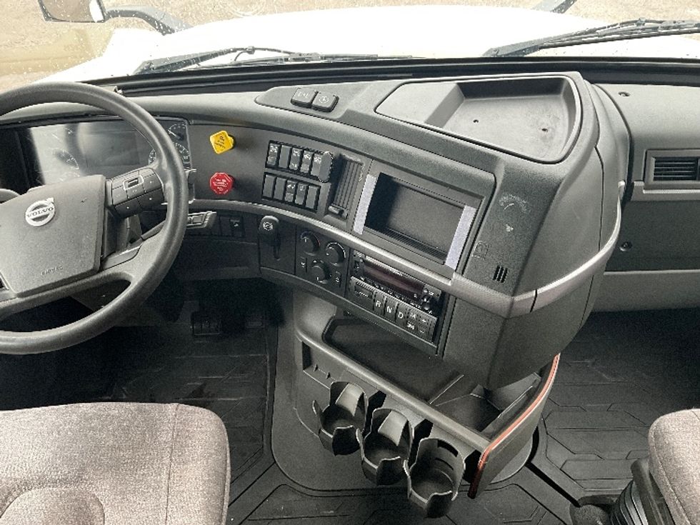 Sleeper Tractor-Heavy Duty Tractors-Volvo-2022-VNL64760-Reading-PA-501,710\n\t\tmiles-$ 69,500 - Image 12