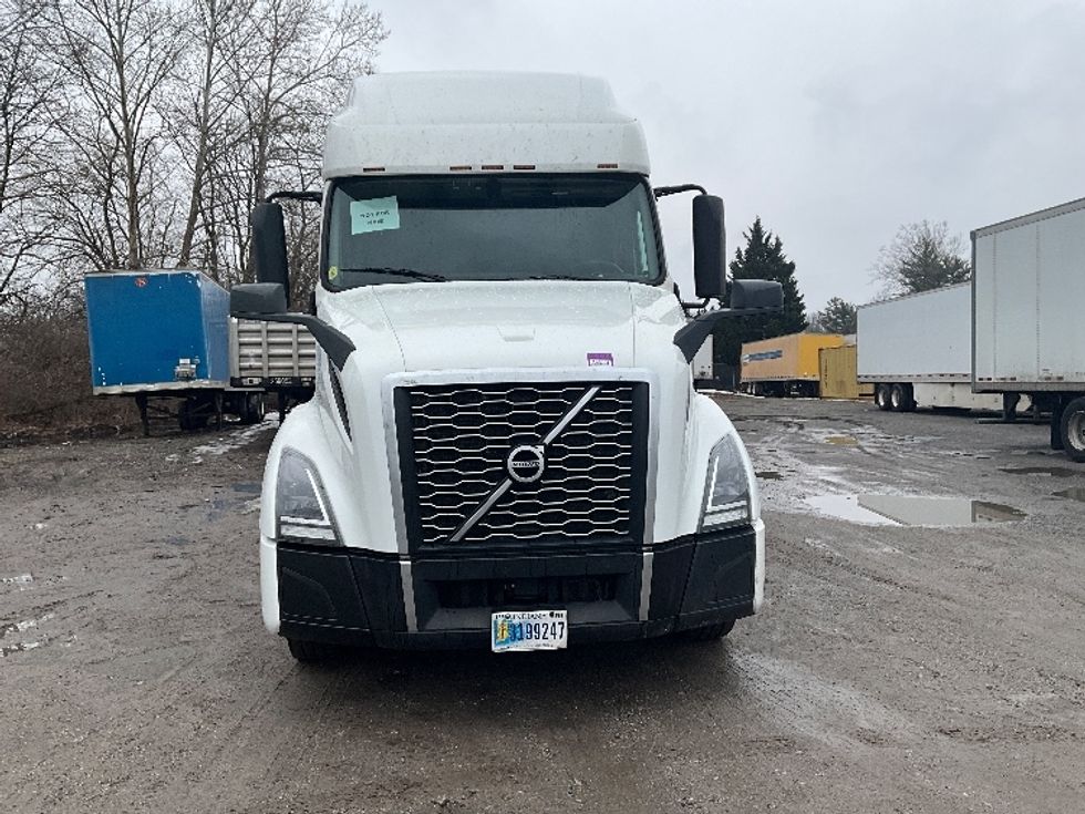 Sleeper Tractor-Heavy Duty Tractors-Volvo-2022-VNL64760-Reading-PA-501,710\n\t\tmiles-$ 69,500 - Image 2