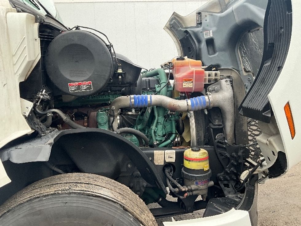 Sleeper Tractor-Heavy Duty Tractors-Volvo-2022-VNL64760-Reading-PA-501,710\n\t\tmiles-$ 69,500 - Image 20