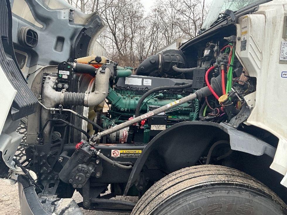 Sleeper Tractor-Heavy Duty Tractors-Volvo-2022-VNL64760-Reading-PA-501,710\n\t\tmiles-$ 69,500 - Image 21