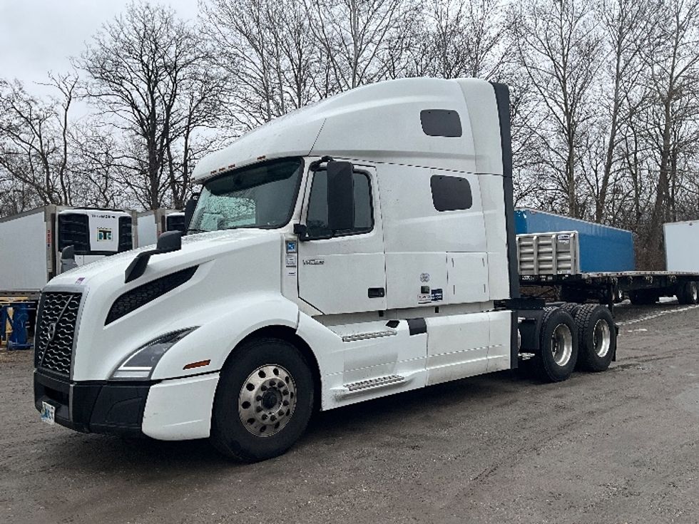 Sleeper Tractor-Heavy Duty Tractors-Volvo-2022-VNL64760-Reading-PA-501,710\n\t\tmiles-$ 69,500 - Image 3