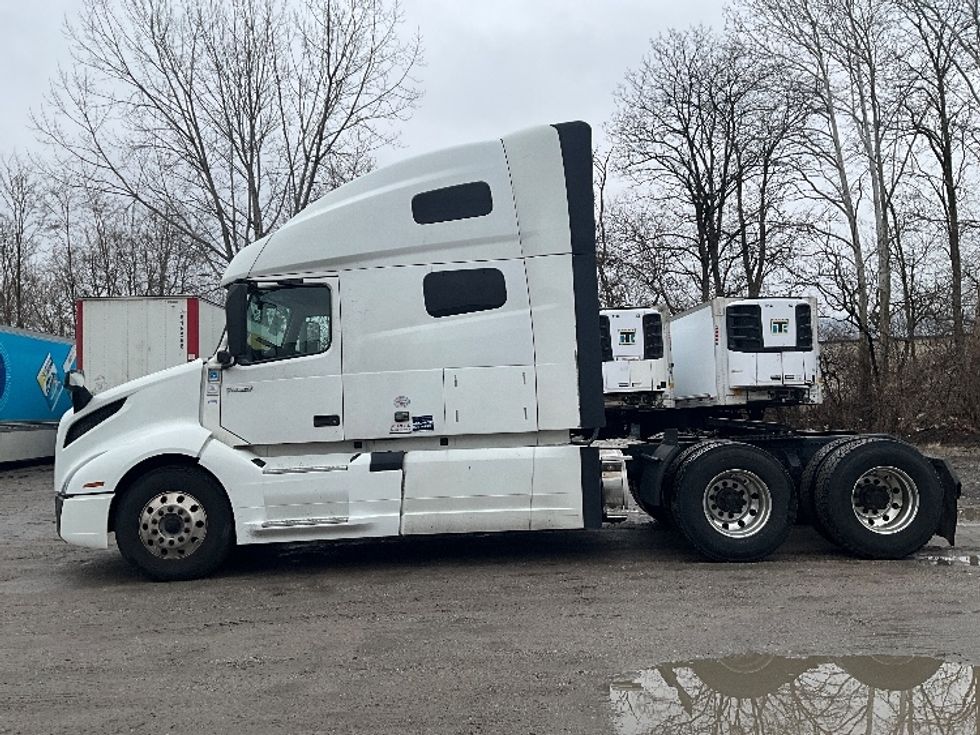 Sleeper Tractor-Heavy Duty Tractors-Volvo-2022-VNL64760-Reading-PA-501,710\n\t\tmiles-$ 69,500 - Image 4