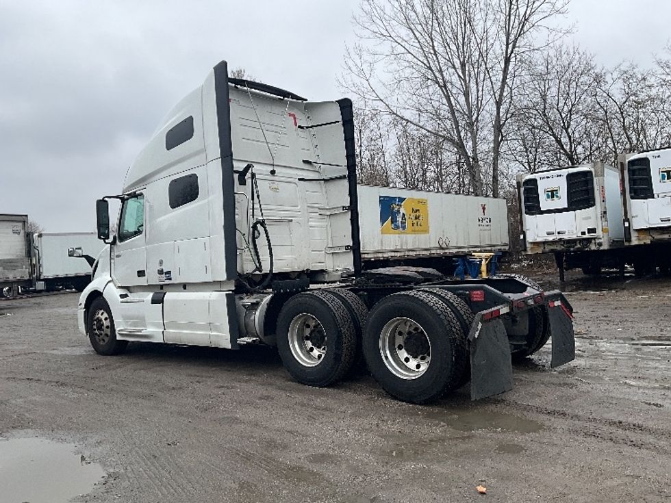 Sleeper Tractor-Heavy Duty Tractors-Volvo-2022-VNL64760-Reading-PA-501,710\n\t\tmiles-$ 69,500 - Image 5