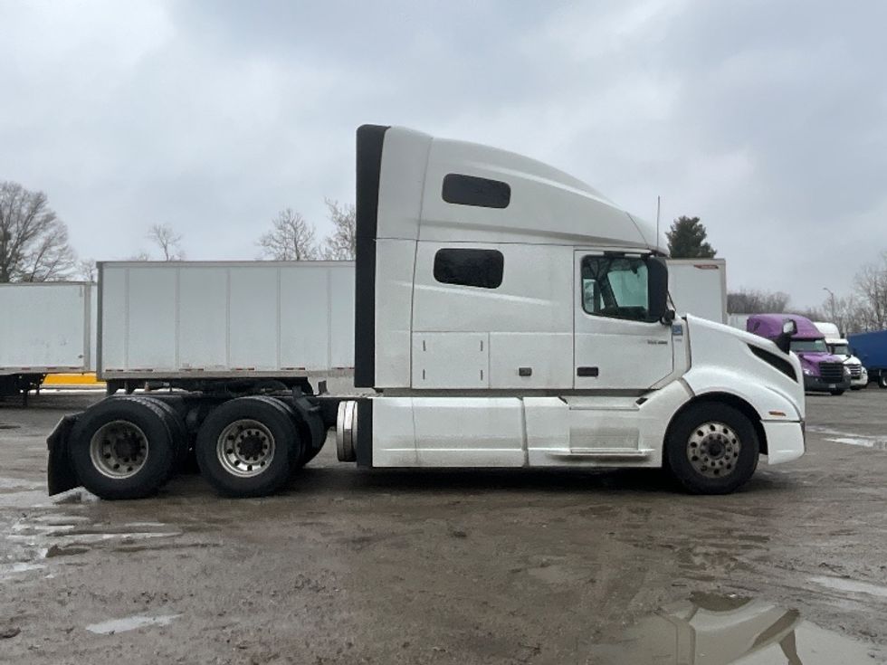 Sleeper Tractor-Heavy Duty Tractors-Volvo-2022-VNL64760-Reading-PA-501,710\n\t\tmiles-$ 69,500 - Image 8