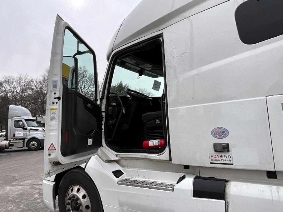 Sleeper Tractor-Heavy Duty Tractors-Volvo-2022-VNL64760-Reading-PA-501,710\n\t\tmiles-$ 69,500 - Image 9