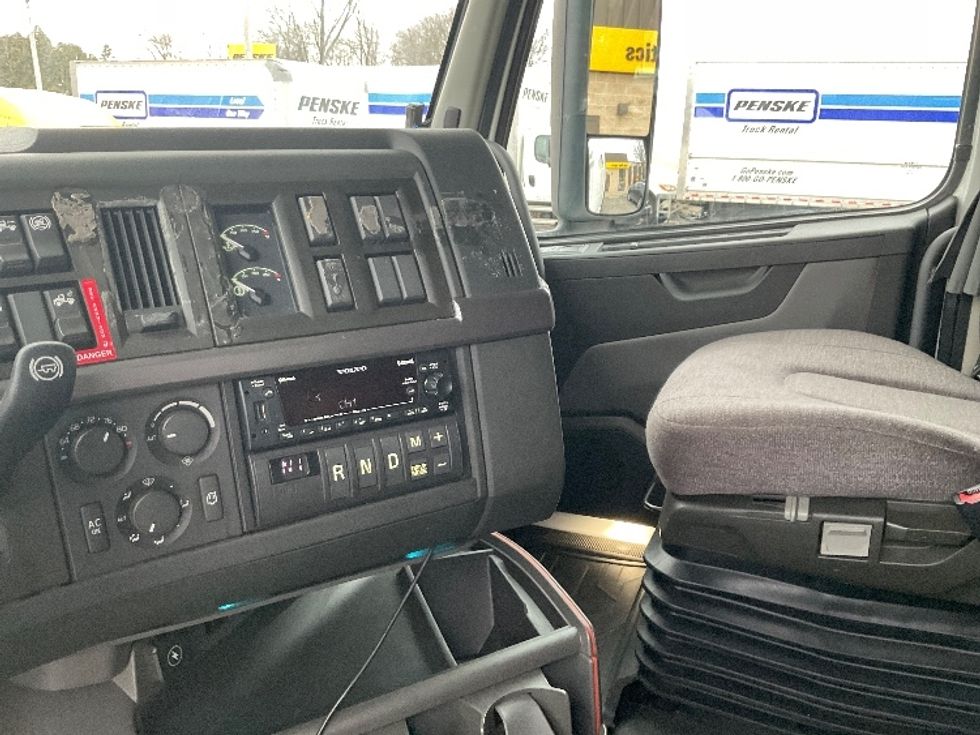 Sleeper Tractor-Heavy Duty Tractors-Volvo-2022-VNL64760-Reading-PA-523,251\n\t\tmiles-$ 67,500 - Image 12