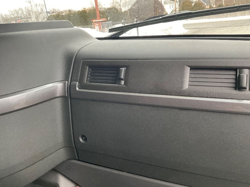 Sleeper Tractor-Heavy Duty Tractors-Volvo-2022-VNL64760-Reading-PA-523,251\n\t\tmiles-$ 67,500 - Image 14