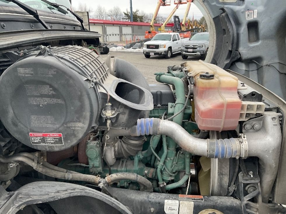 Sleeper Tractor-Heavy Duty Tractors-Volvo-2022-VNL64760-Reading-PA-523,251\n\t\tmiles-$ 67,500 - Image 20