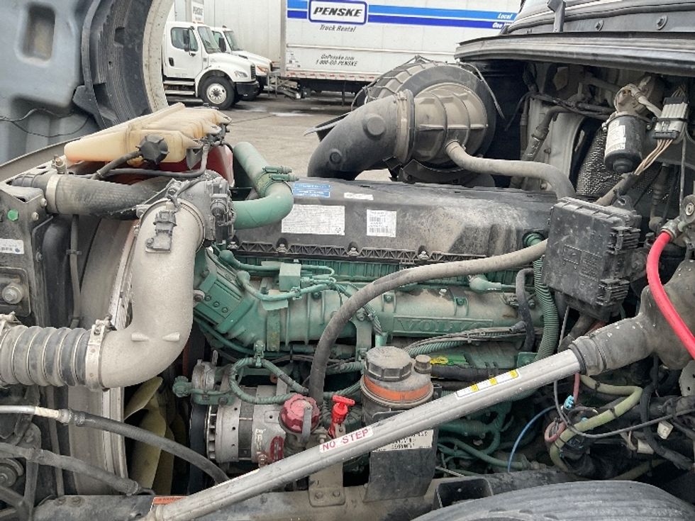 Sleeper Tractor-Heavy Duty Tractors-Volvo-2022-VNL64760-Reading-PA-523,251\n\t\tmiles-$ 67,500 - Image 21