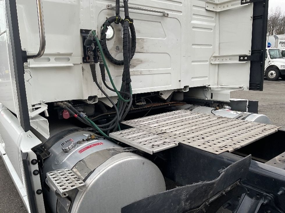 Sleeper Tractor-Heavy Duty Tractors-Volvo-2022-VNL64760-Reading-PA-523,251\n\t\tmiles-$ 67,500 - Image 22