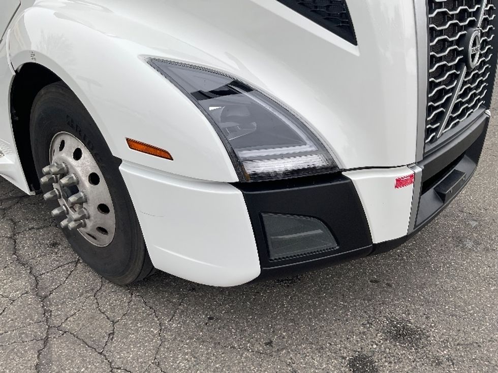 Sleeper Tractor-Heavy Duty Tractors-Volvo-2022-VNL64760-Reading-PA-523,251\n\t\tmiles-$ 67,500 - Image 23