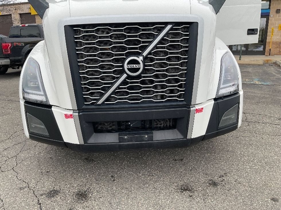 Sleeper Tractor-Heavy Duty Tractors-Volvo-2022-VNL64760-Reading-PA-523,251\n\t\tmiles-$ 67,500 - Image 24
