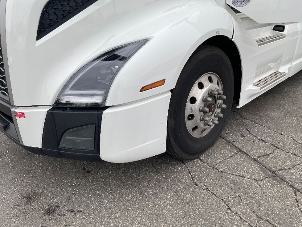 Sleeper Tractor-Heavy Duty Tractors-Volvo-2022-VNL64760-Reading-PA-523,251\n\t\tmiles-$ 67,500 - Image 25